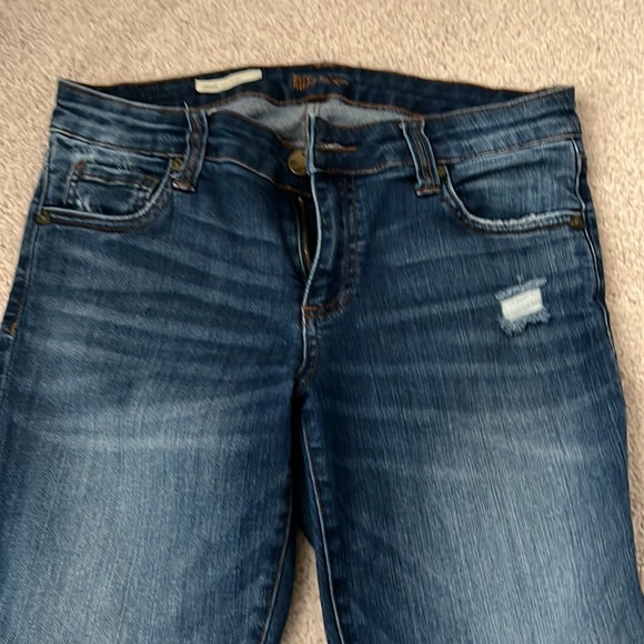 Kut from the Kloth Women’s Jeans - frayed hem - Picture 3 of 3